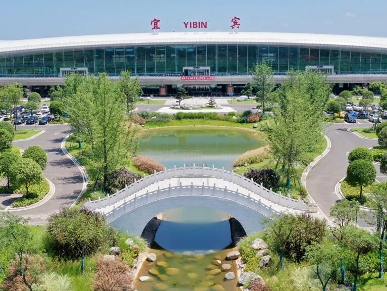 宜泊科技云岗亭AI无人值守系统落地宜宾五粮液机场