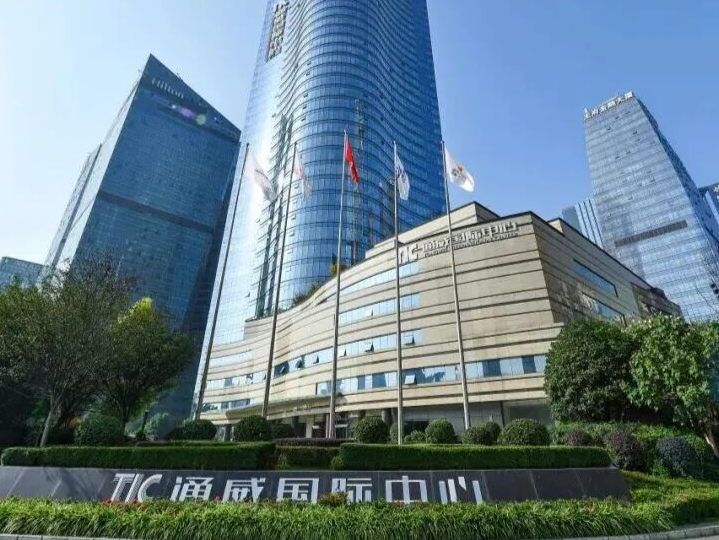 顶流商务地标再升维！宜泊科技交付通威国际中心智慧车场升级项目，AI空间智理重构写字楼超级吞吐力