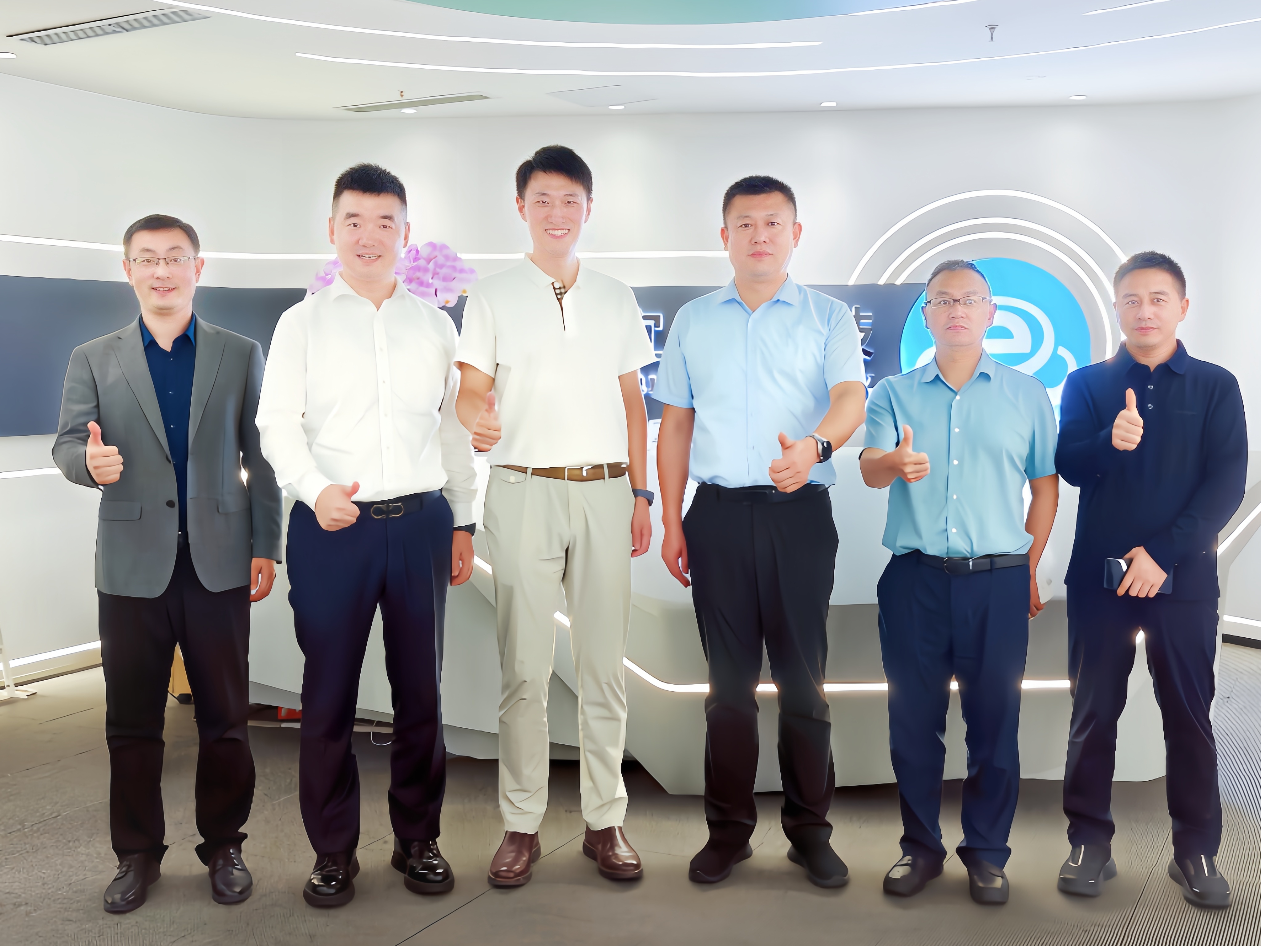 重庆市渝中区政府副区长薛俨一行莅临宜泊科技考察指导